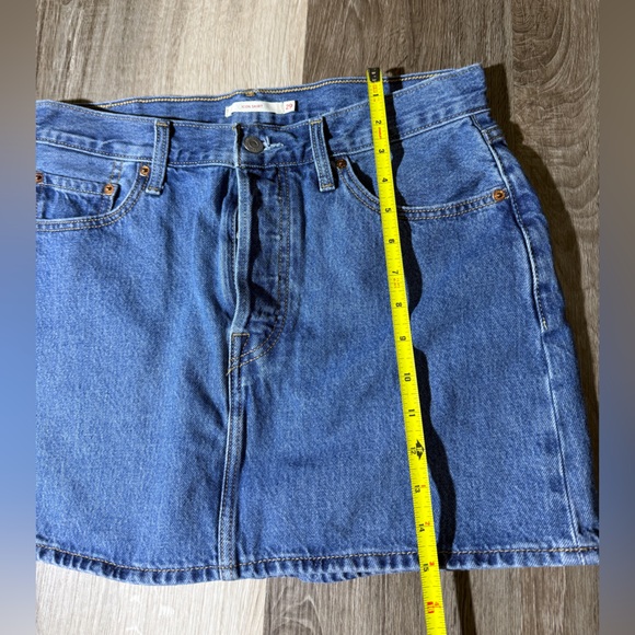 Levi's Icon Skirt A-Line Denim Blue Short Size 29 Button Pockets Logo Accents - Picture 8 of 8